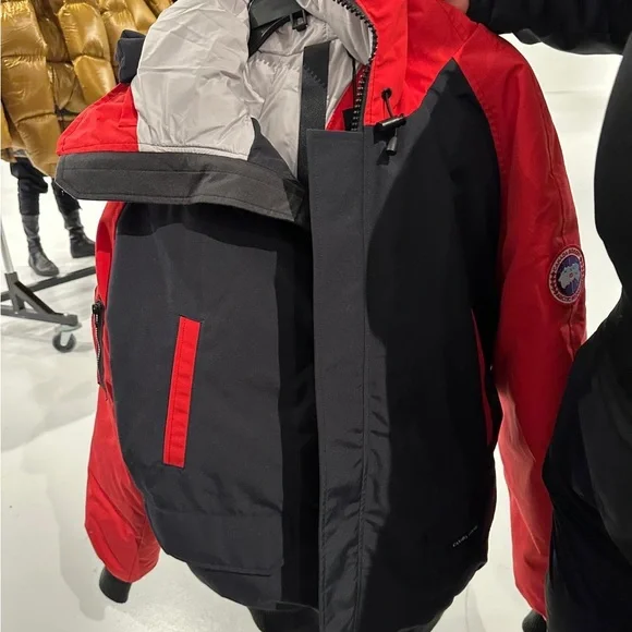 Bought brand new doesn’t fit, never worn with tag